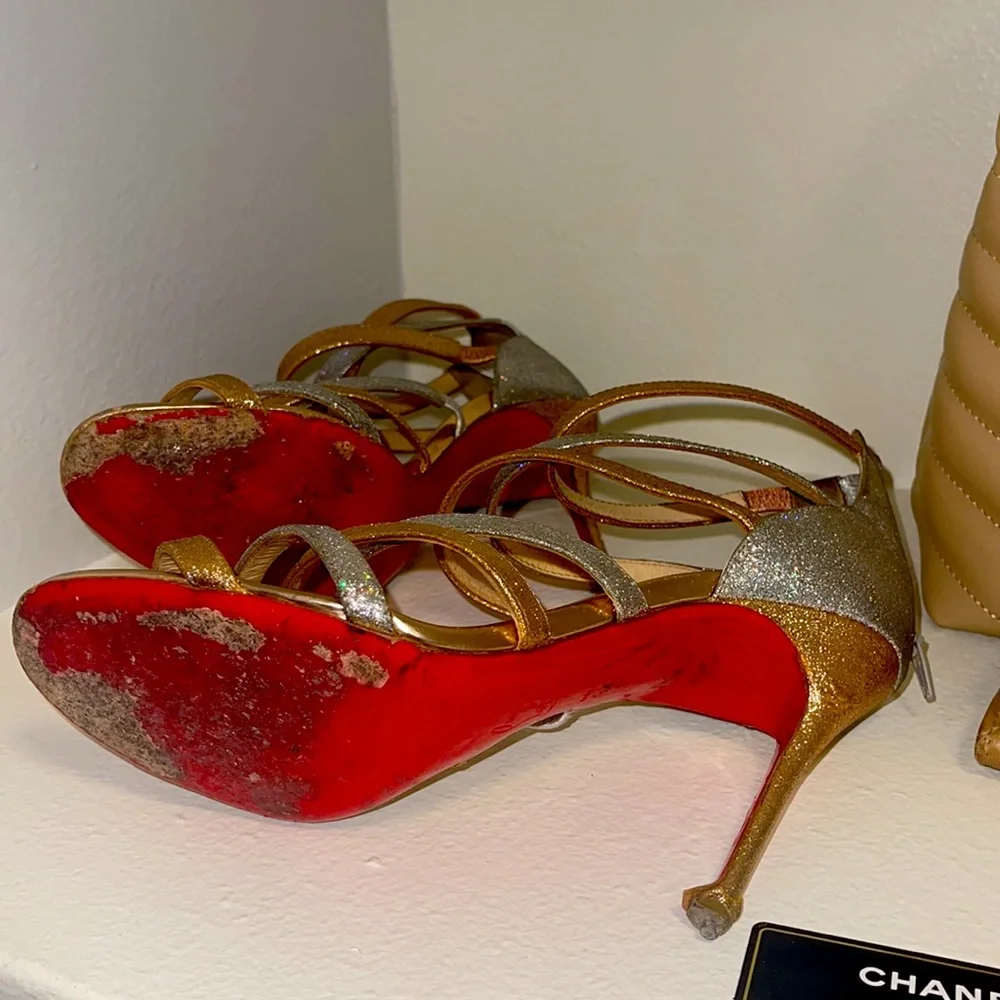 Statement piece Christian Louboutin heels. Absolutely perfect for the holidays - Picture 3 of 3